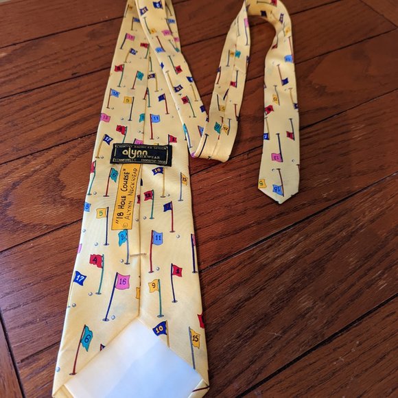 Alynn Neckwear "18 Hole Course" 100% Silk Cheerfull Yellow Men's Golf Tie - Picture 4 of 5